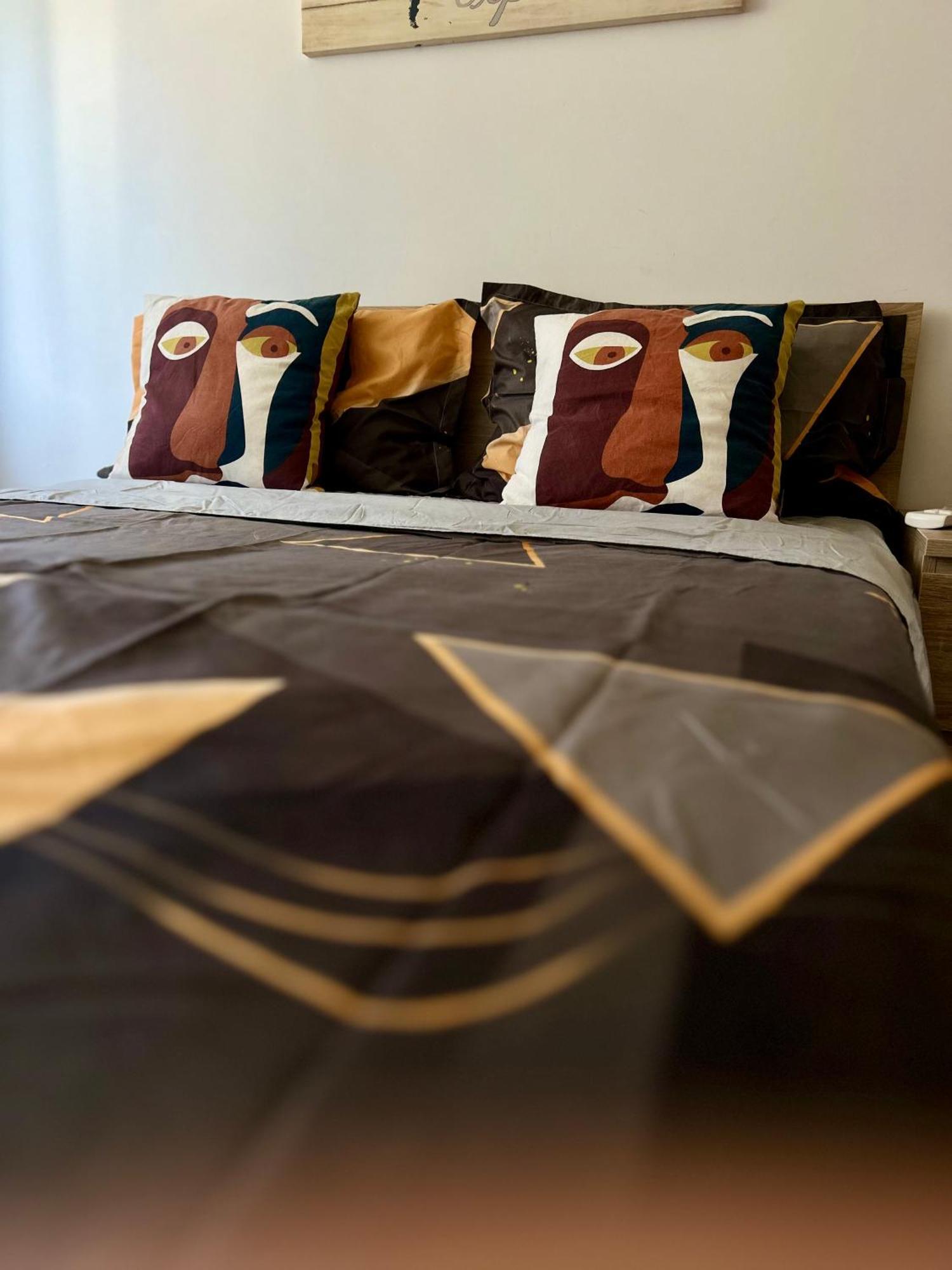 Snug Apartament Яш Екстериор снимка
