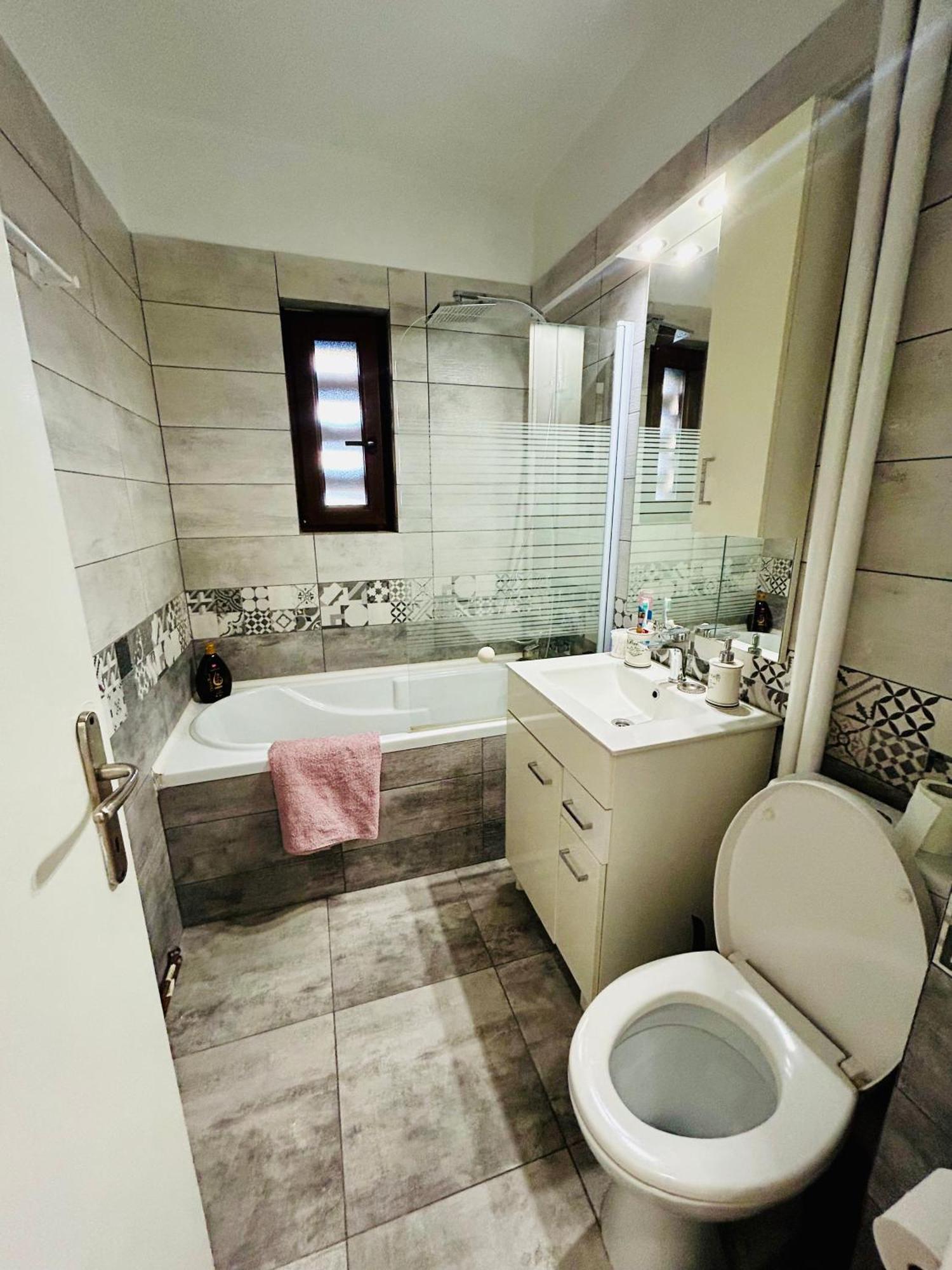 Snug Apartament Яш Екстериор снимка