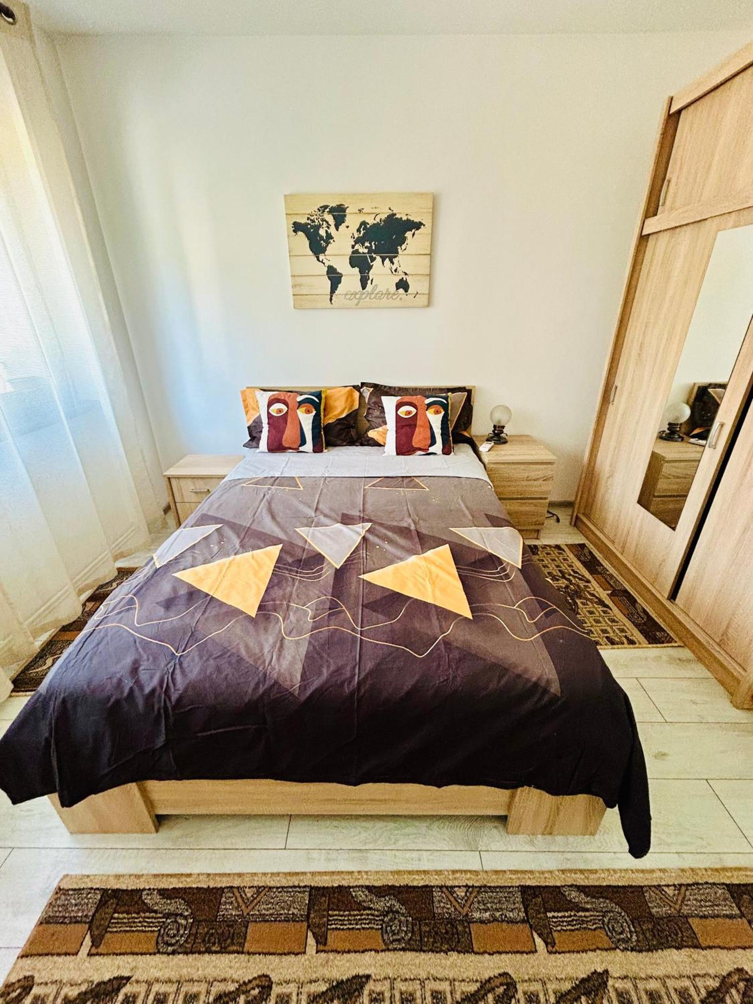 Snug Apartament Яш Екстериор снимка
