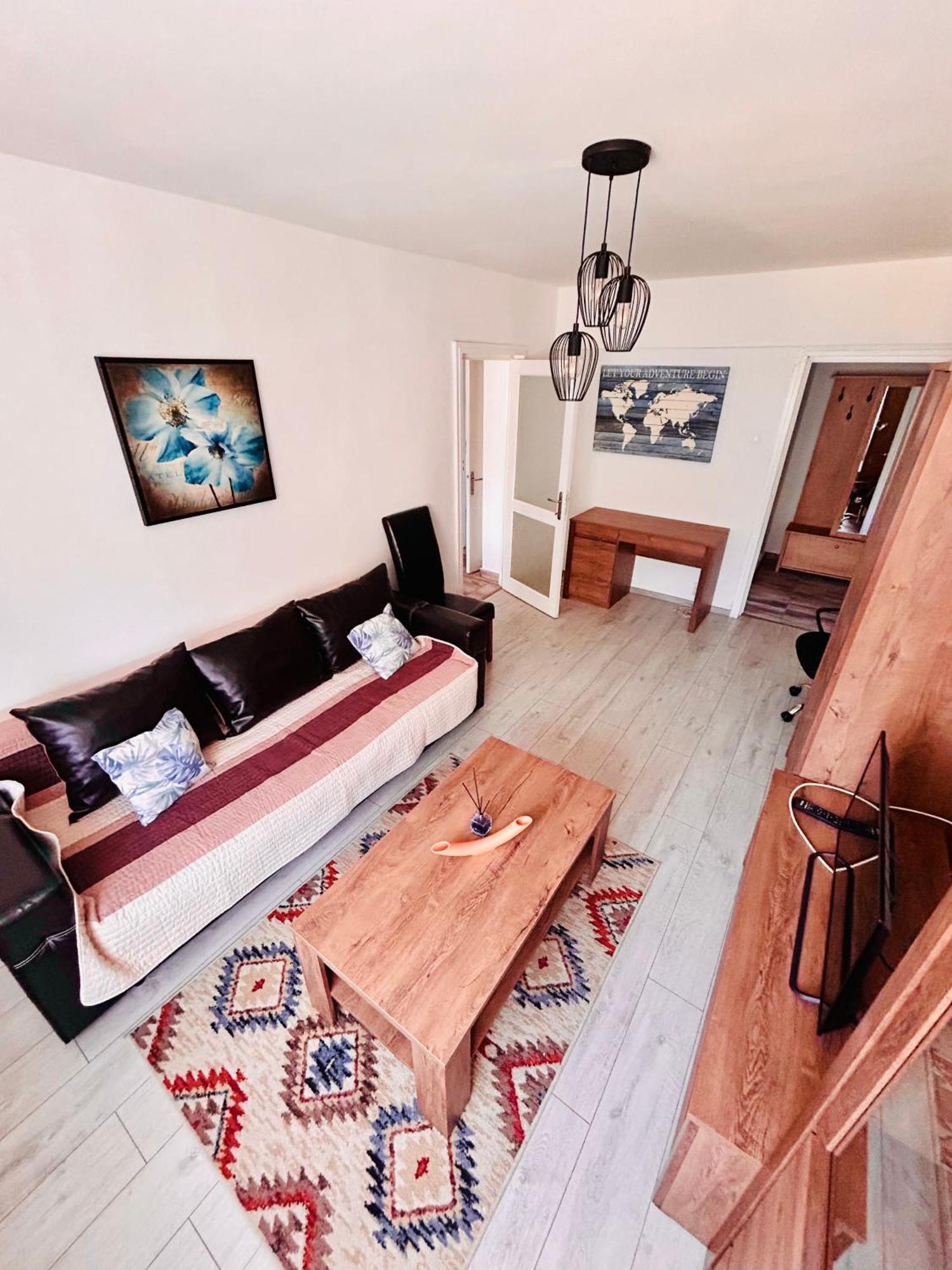 Snug Apartament Яш Екстериор снимка
